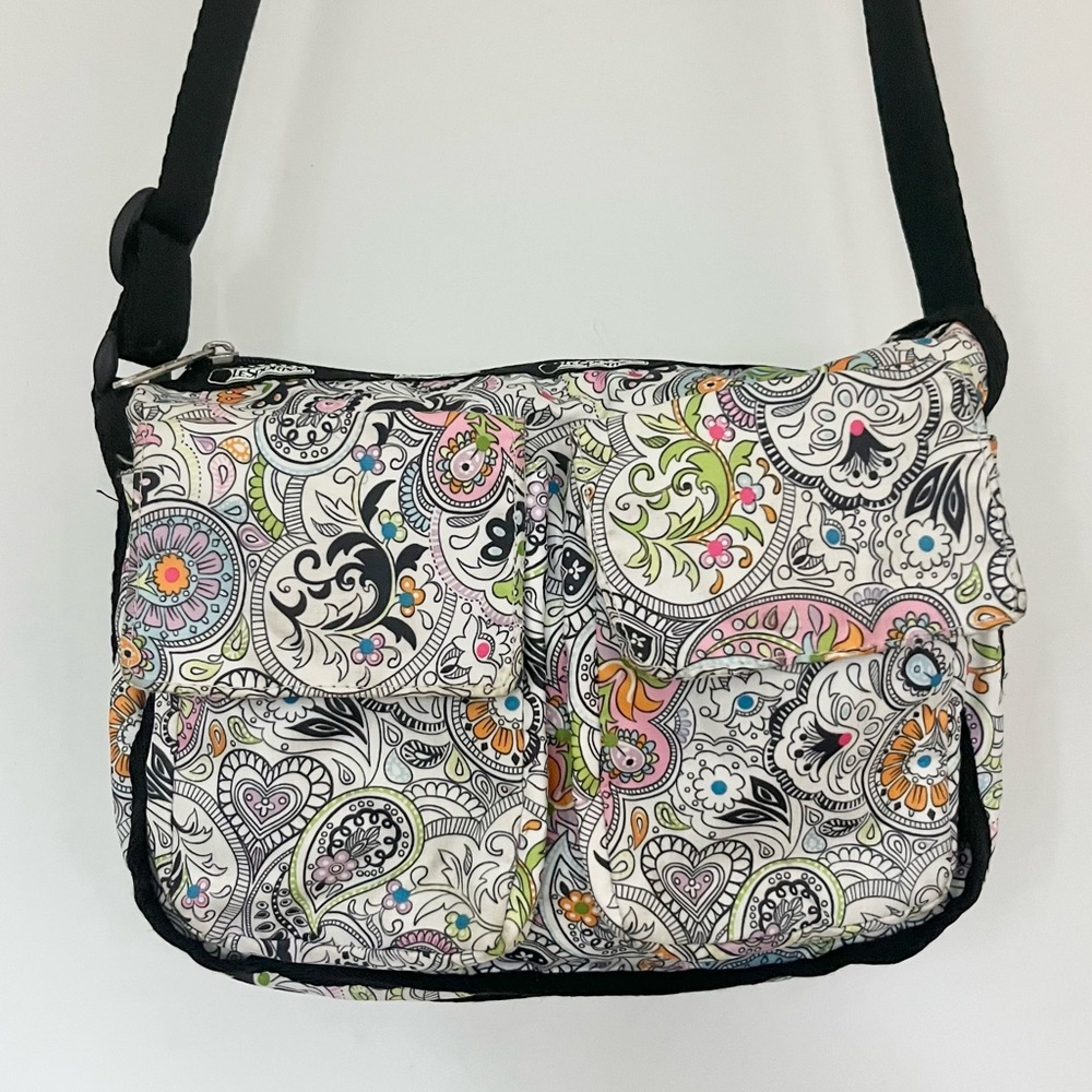 Lesportsac Crossbody Hobo Style Bag w Colorful Paisley Design White Nylon Travel
